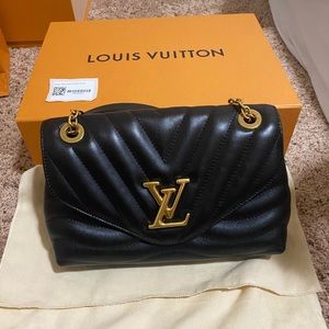 Authentic New Wave Chain Bag MM Louis Vuitton